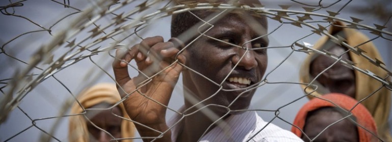 Somali refugees wait to register at the Dadaab refugee camp in Kenya [© Kate Holt/IRIN]